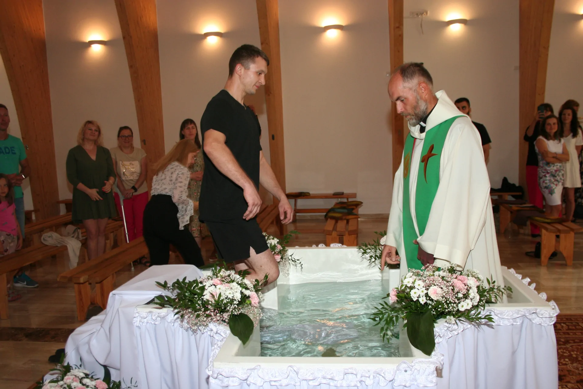 chrzest wodny katechumena Tymoteusza chrzest przez zanurzenie Ognisko MiÅ‚oÅ›ci Å�opoczno foto 3
