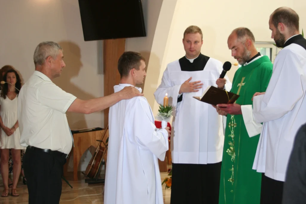 chrzest wodny katechumena Tymoteusza chrzest przez zanurzenie Ognisko MiÅ‚oÅ›ci Å�opoczno foto 8